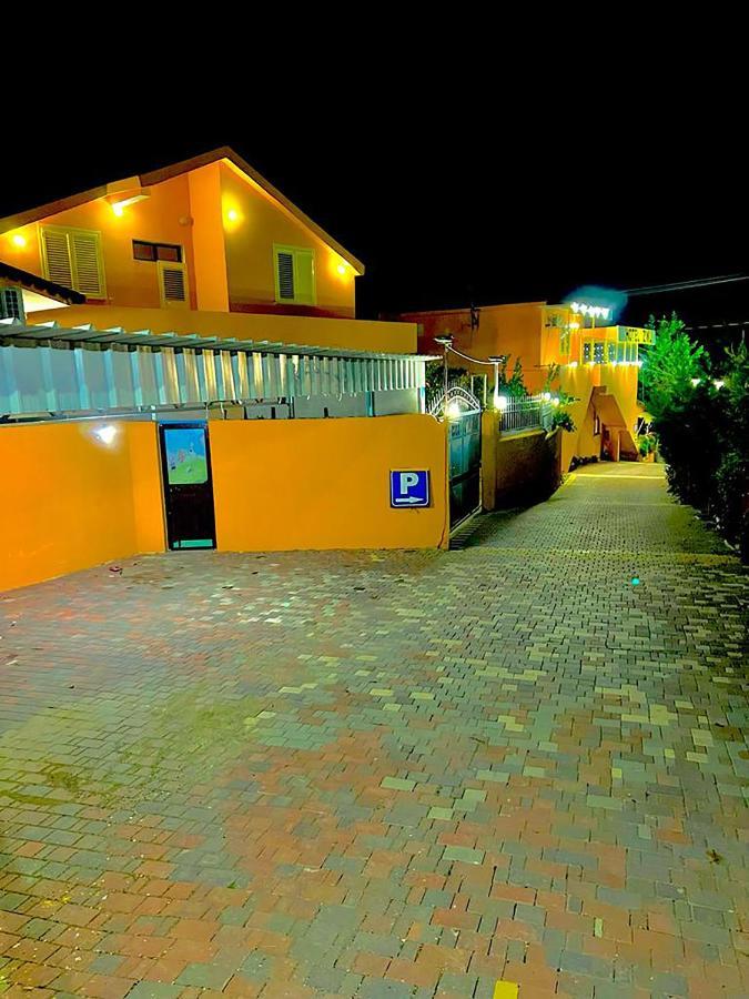 Hotel Ziku Durrës Esterno foto