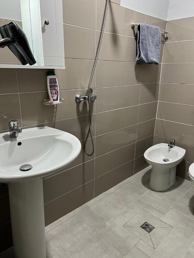 Hotel Ziku Durrës Esterno foto