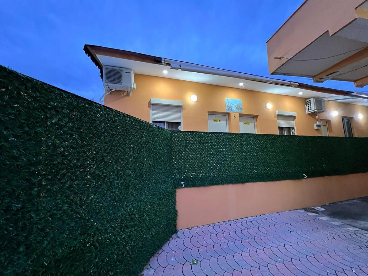 Hotel Ziku Durrës Esterno foto